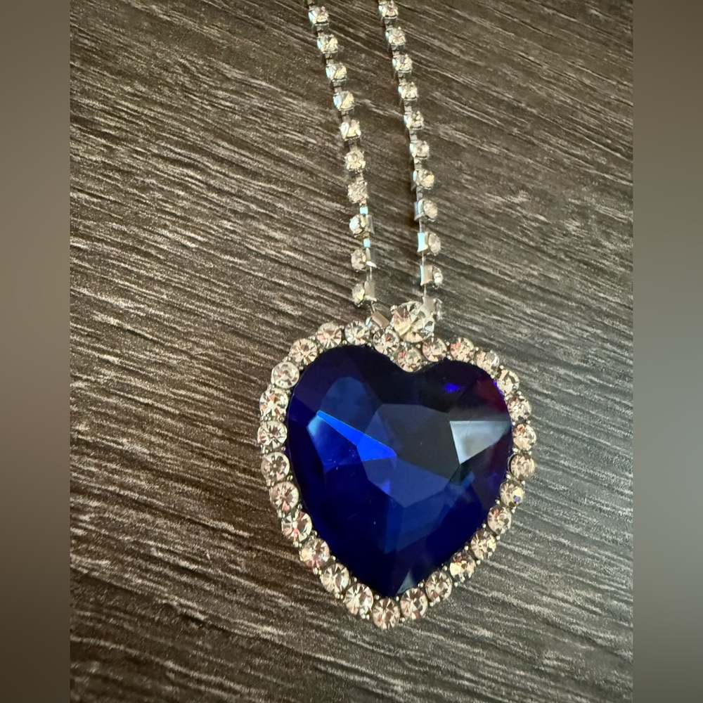 New Heart of the Ocean Shaped Blue Pendant Necklace with Rhinestones